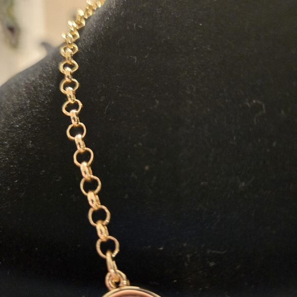 Elegant Gold Statement Necklace - Picture 4 of 6